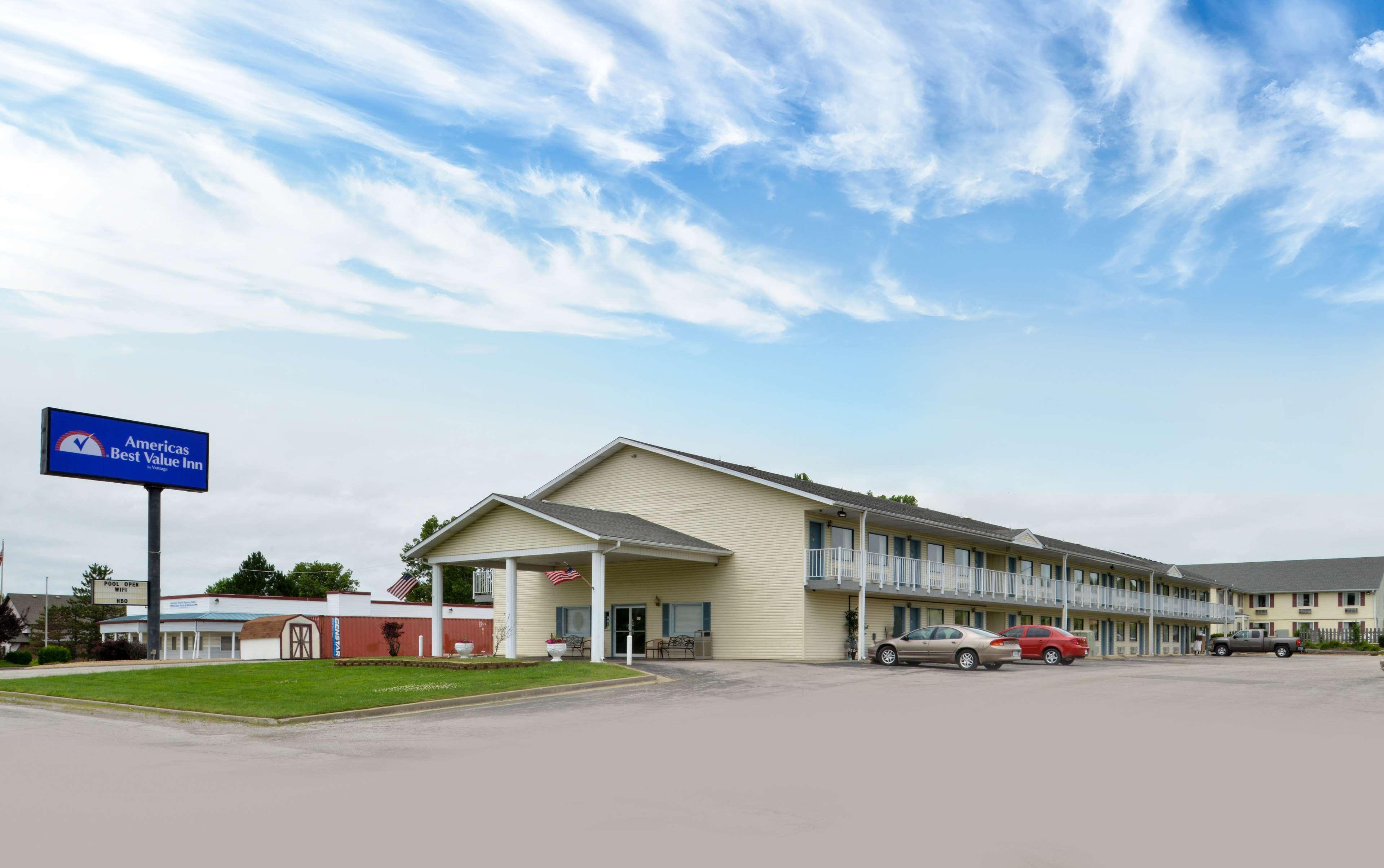 Americas Best Value Inn Knob Noster Exterior photo