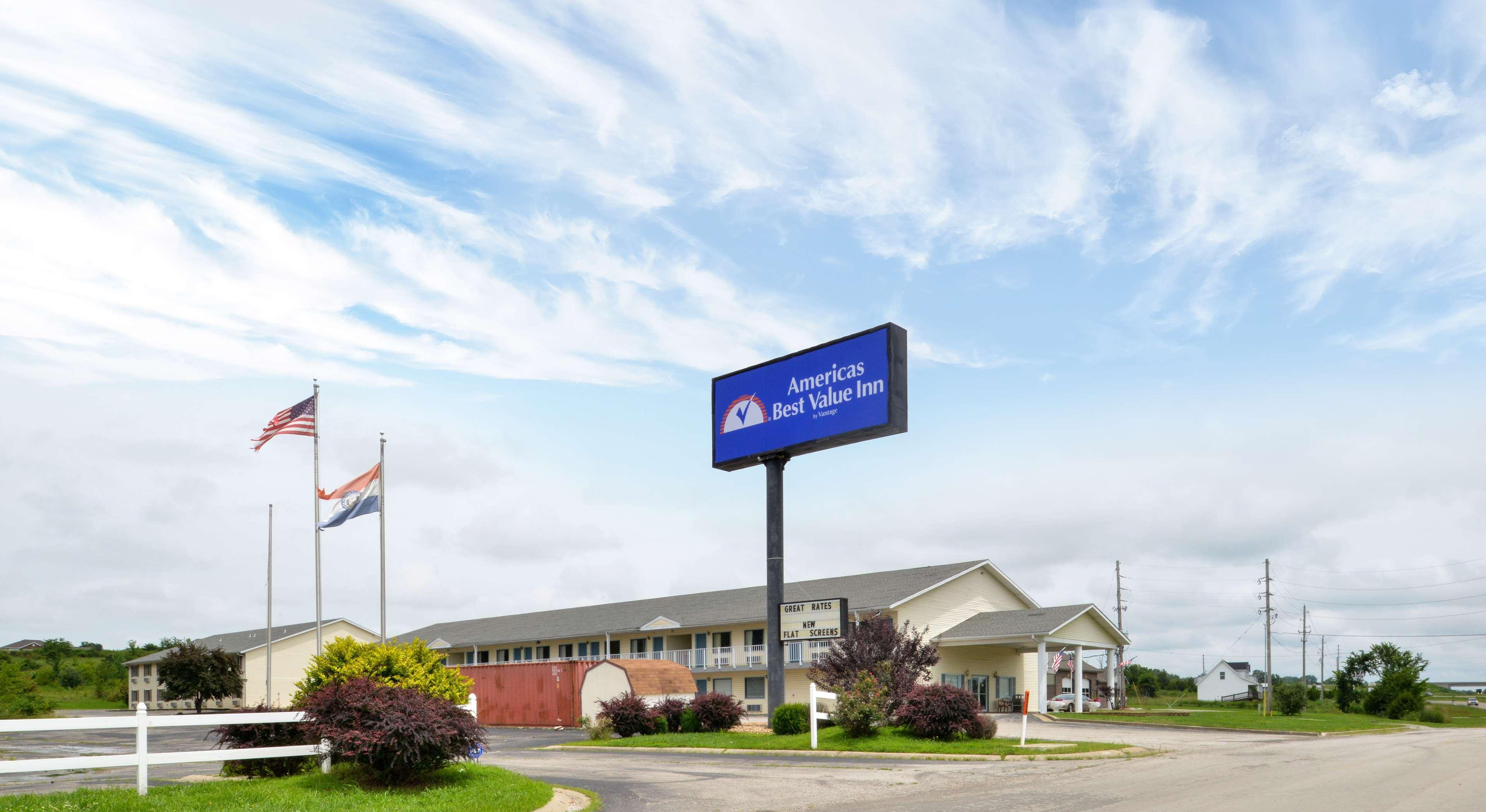 Americas Best Value Inn Knob Noster Exterior photo