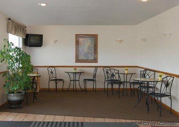 Americas Best Value Inn Knob Noster Restaurant photo