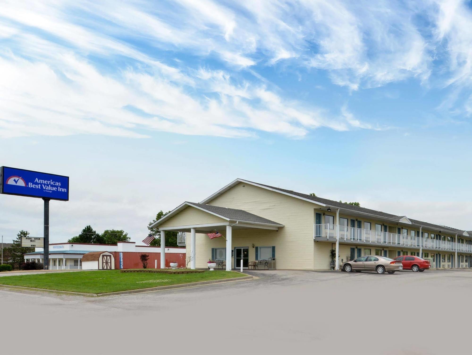 Americas Best Value Inn Knob Noster Exterior photo